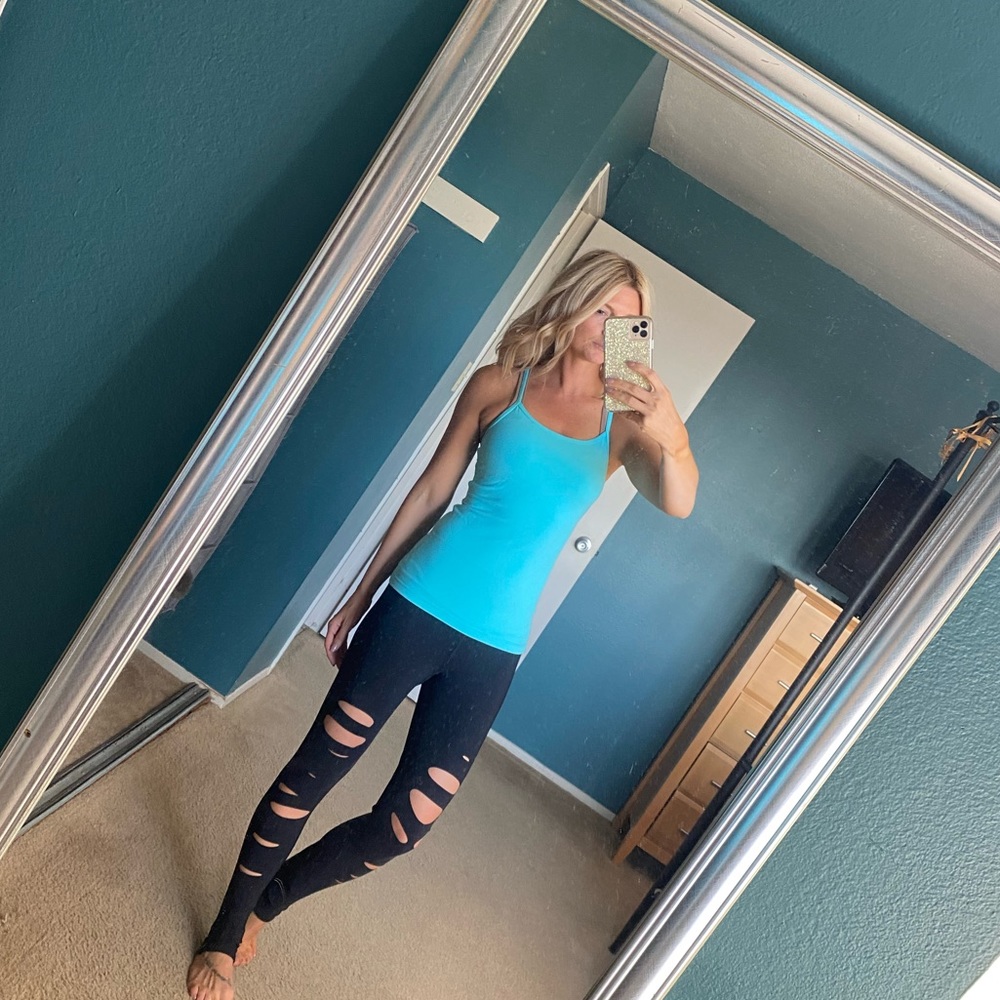 Light teal lululemon yoga tank sz 2